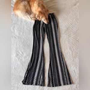 Sky and Sparrow Black Linear Pattern Flare Pants XS